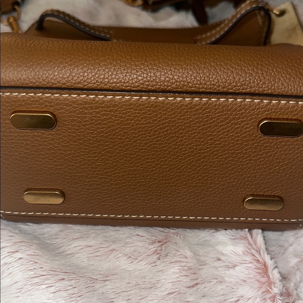 Tory Burch Lee Radziwill Tan and Gold Shoulder/ crossbody bucket Bag - Picture 6 of 16